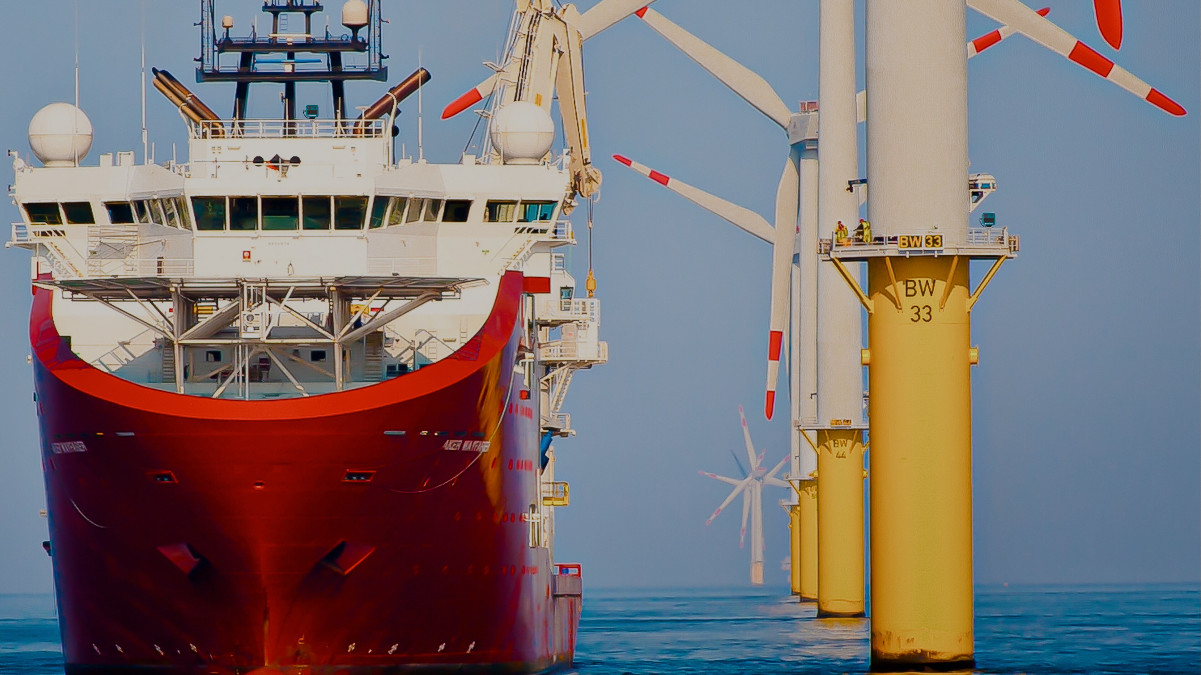 DP vessel operating beside an offshore wind turbine